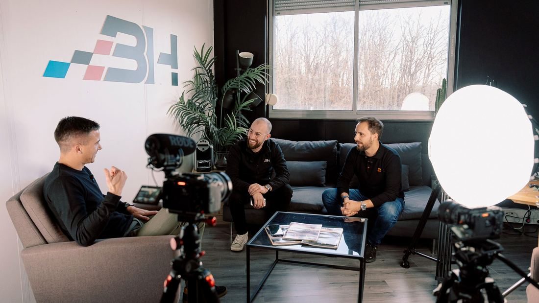 Guillaume Herbin en tournage d'interview dans les locaux BH